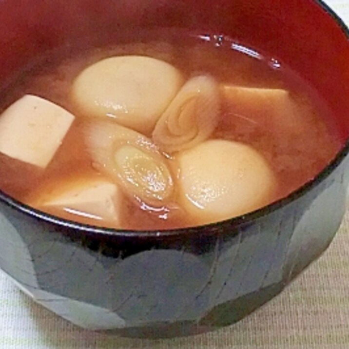 簡単☆里芋と長ねぎの赤だし味噌汁